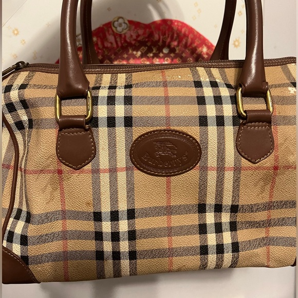 Burberry Boston Bag (callouts in photos) - Picture 13 of 14